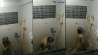 Bokep muncrat twstalke ngintip mandi tetangga kost